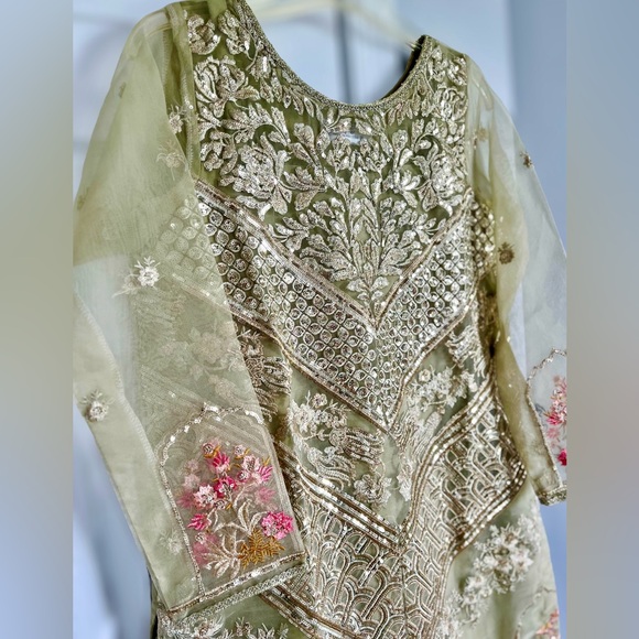 Green Pakistani Suit, Dress, Salwar Kameez - Picture 5 of 11